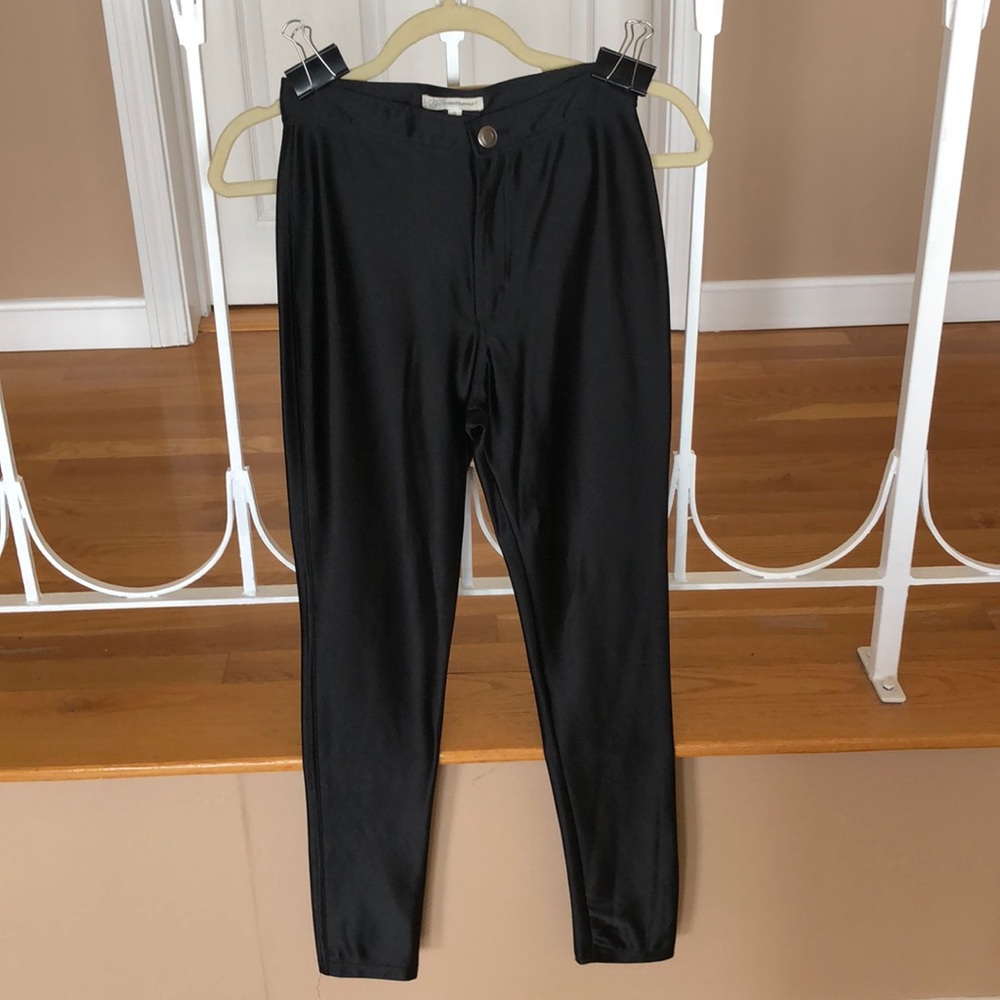 High waisted pant. Great for girls night out 💄💕